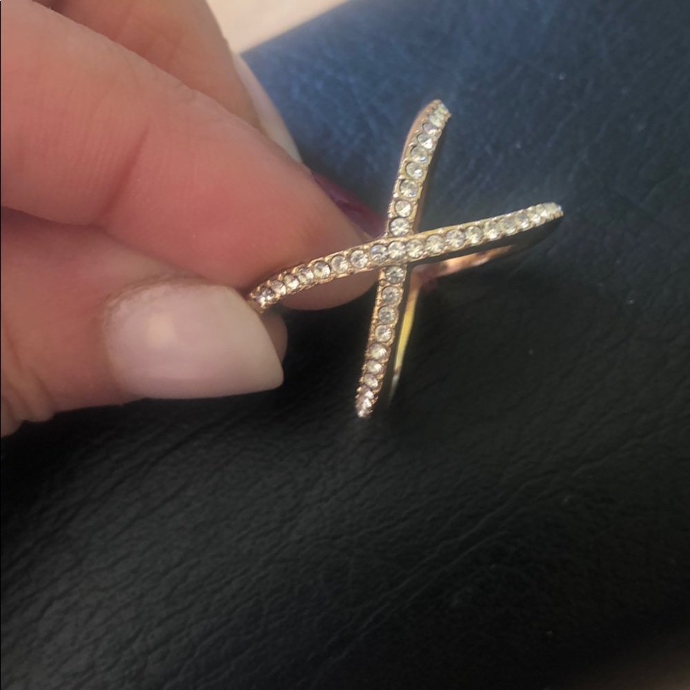 Gorgeous crisscross gold stone ring